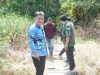 Anggota DPRD Fatturahman Tinjau Kerusakan Jembatan di Desa Muara Ninian Kecamatan Juai