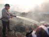 Kapolda Kalsel Turun Langsung Padamkan Karhutla di Pengayuan, Keselamatan Warga Jadi Prioritas IMG-20260812-WA0051
