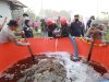 Polda Kalsel Uji Cara Baru Jinakkan Bara Karhutla Gambut, Cairan MES Disuntik Langsung ke Dalam Tanah