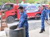 Kekeringan Melanda, Lanud Sjamsudin Noor Turun Langsung Salurkan Air Bersih ke Warga Landasan Ulin