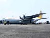 Hercules TNI AU A-1318 Kembali Mendarat di Lanud Sjamsudin Noor, Bawa 2 Mobil Damkar dan 173 APD